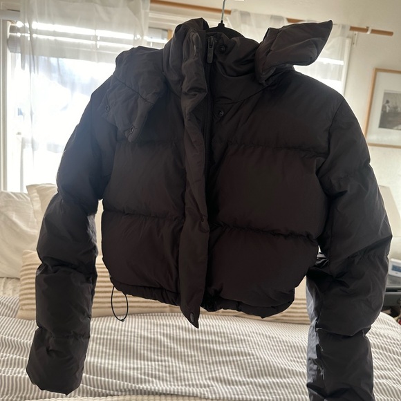 Lulu lemon cropped wunder puffer jacket, size 4 EUC only worn twice - Picture 1 of 4